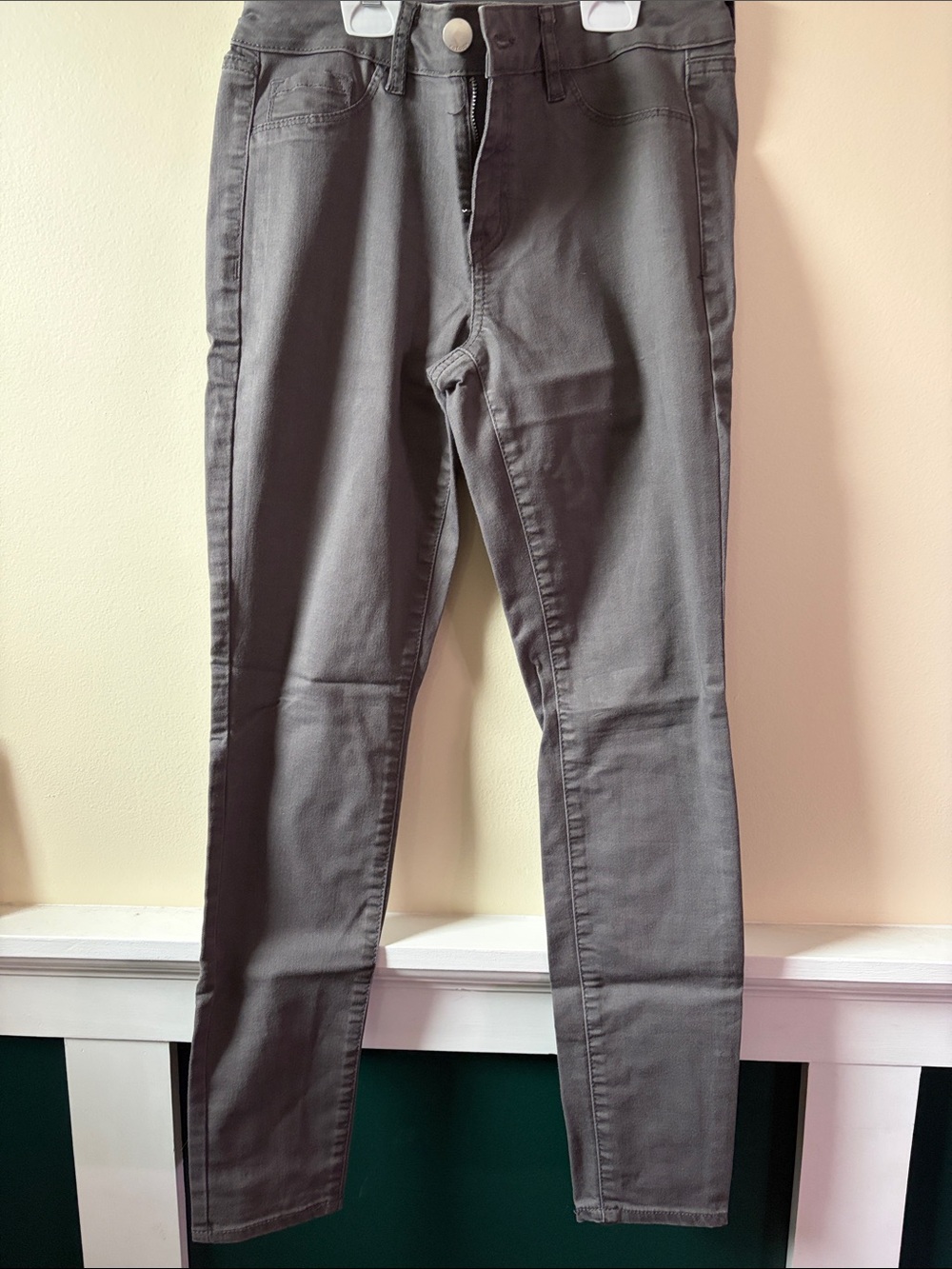 refuge Women's Skinny Jeans in Charcoal Gray